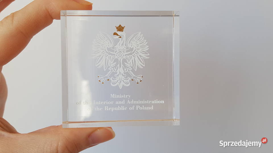 Emblemat z orłem z pleksi w j angielskim na Dąbrowa Górnicza
