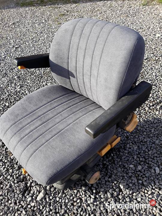 Pokrowiec Naprawa renowacja fotela Renault Claas Pozostałe świętokrzyskie Promnik