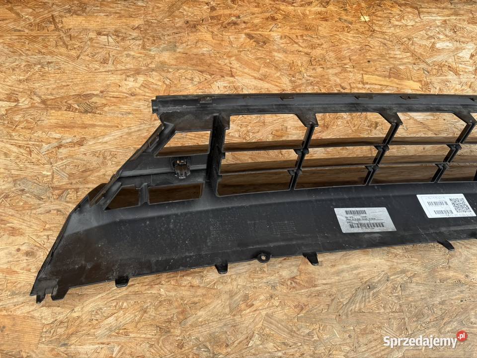 Środkowa kratka zderzaka przód Volvo xc60 II 2 Sieraków sprzedam