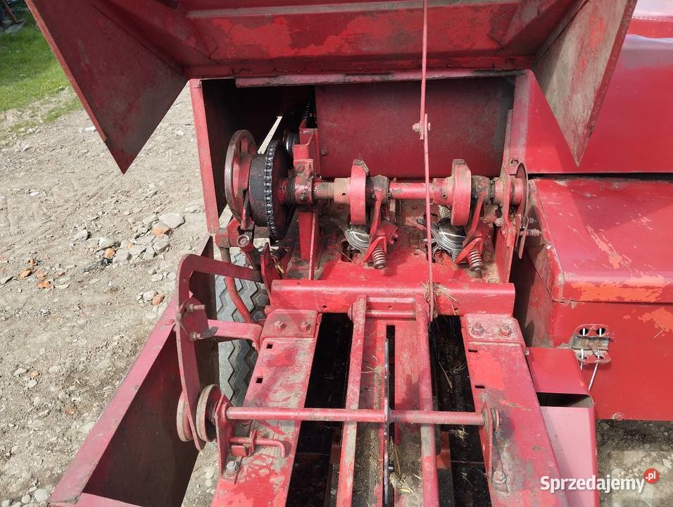 Prasa kostkująca Massey Ferguson 124 MF nieuszkodzony Chodorowa