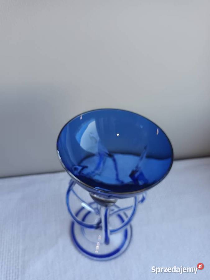 Piękny puchar niebieskie kobalt szkło