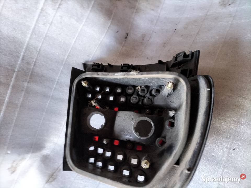LAMPA PRAWA TYLNA PRAWY TYŁ AUDI A4 B5 SEDAN