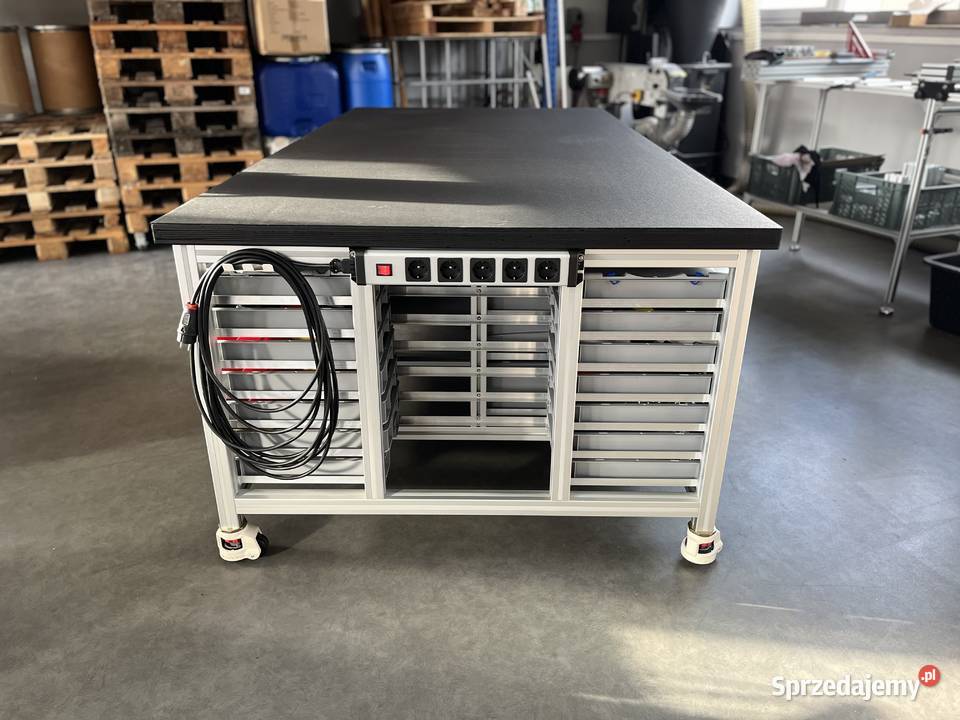 Duży stół montażowy 1250x2500mm z magazynem sprzedam