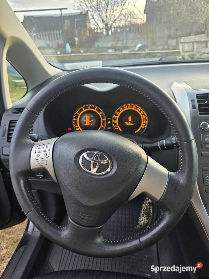 Okazja salon Polska Toyota Auris 16 VVTi Premium świętokrzyskie Kielce sprzedam