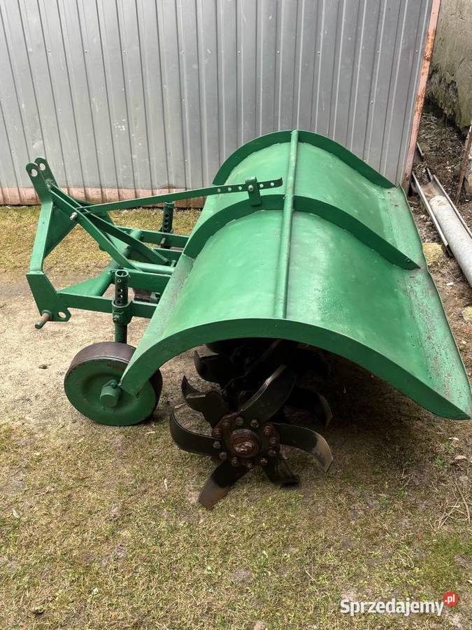 Ciągnik Władimirec T25 a z zestawem maszyn