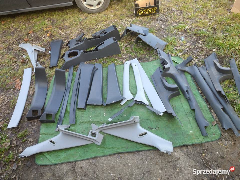 Elementy plastikowe listewki osłony alfa 146 Poznań sprzedam