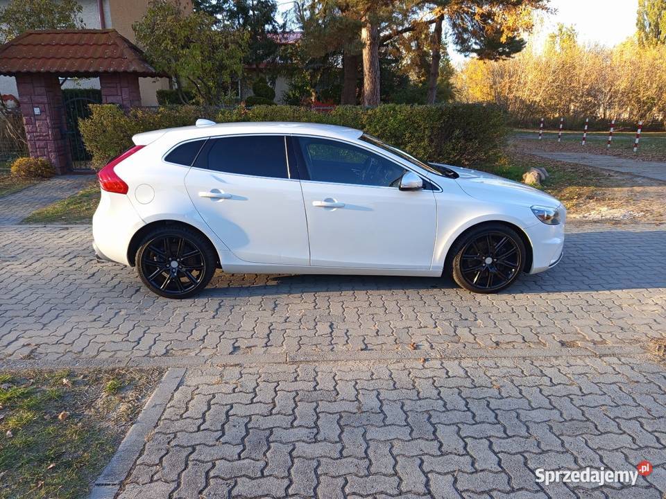 VOLVO V40 z 2014r w najbogatszej wersji RDESIGN Hatchback Puławy