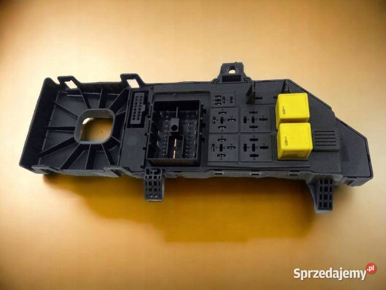 SKRZYNKA BEZPIECZNIKÓW 24443147 AB Opel Vectra sprzedam