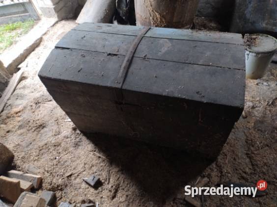 Kufer drewniany stary Gołąb