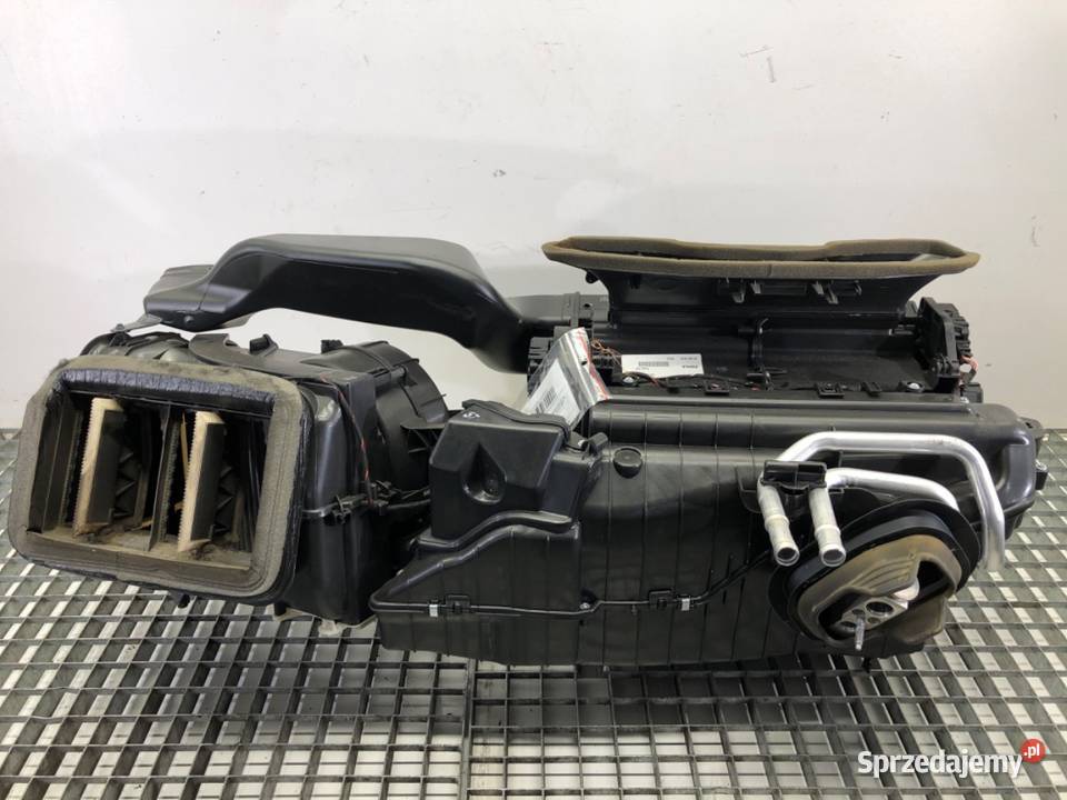 NAGRZEWNICA KOMPLETNA KOMBAJN AUDI A4 B9