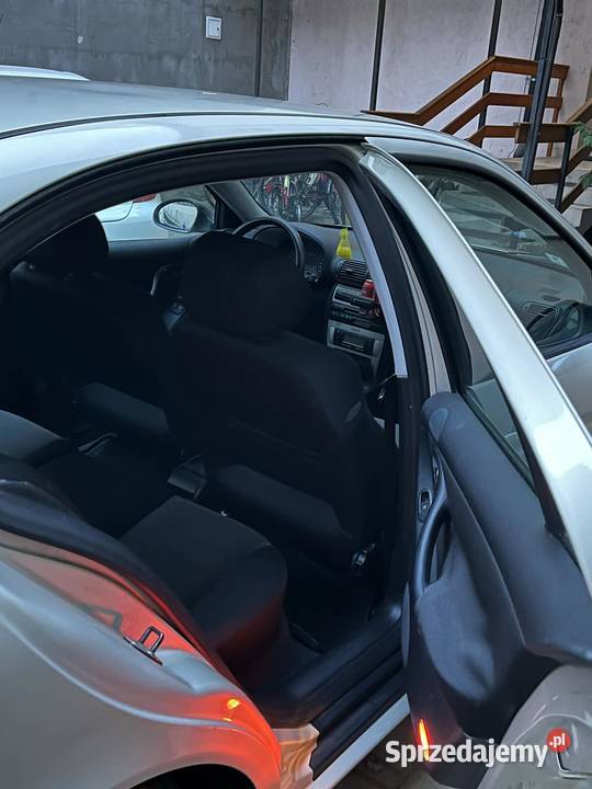 Seat leon 16benzyna 2004r 209000 przebieg opłaty 105KM Łomża sprzedam