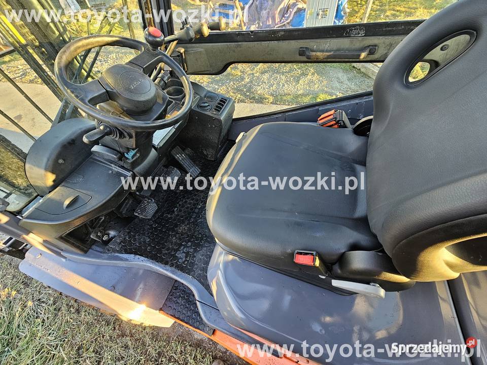 Wózek Widłowy TOYOTA 8FDJF35 Pełna kabina TOYOTA gaz Wadowice
