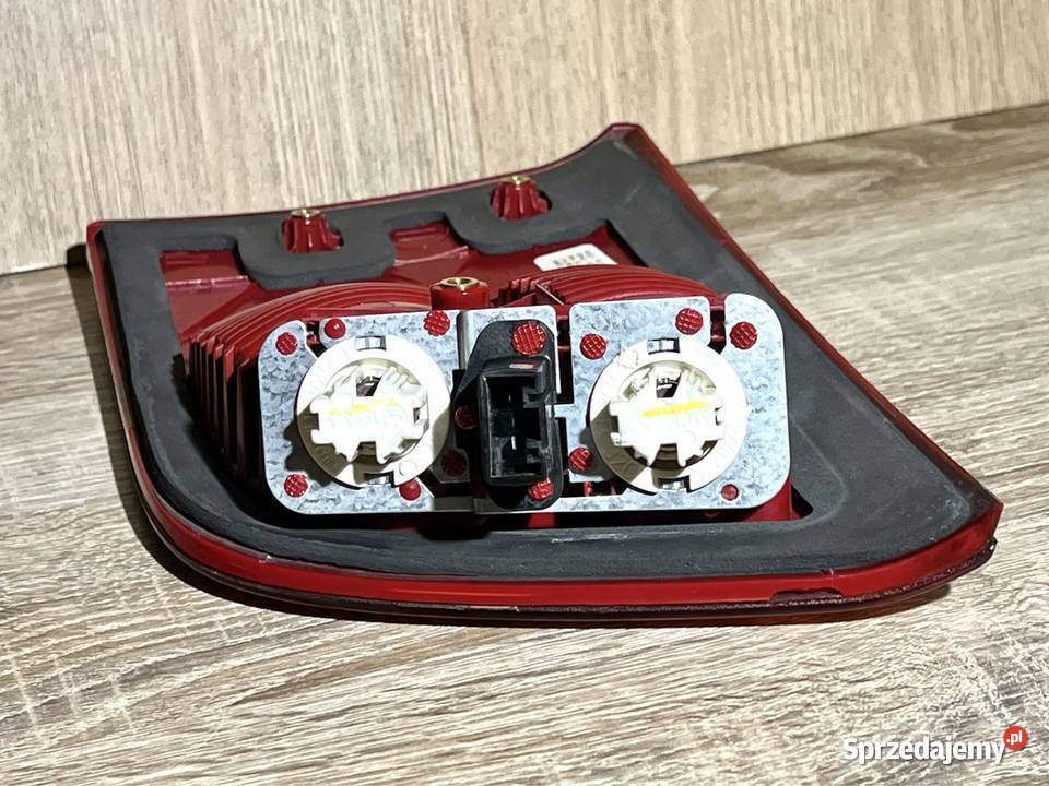 BMW X5 LAMPA PRAWA TYLNA W KLAPE 691691407 osobowe Katowice