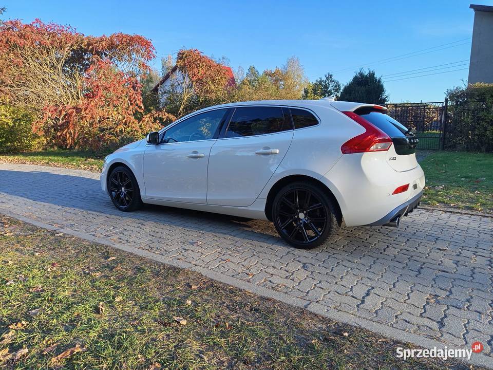 VOLVO V40 z 2014r w najbogatszej wersji RDESIGN lubelskie Puławy