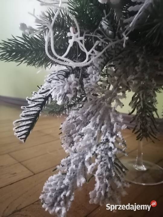 stroik ozdoba bąbki świerk śnieg tuja bombki Sierpc