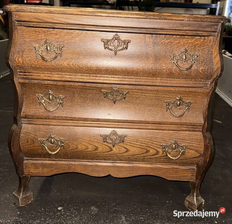 Klasyczna drewniana szafkakomódka w stylu retro Trzcińsko-Zdrój