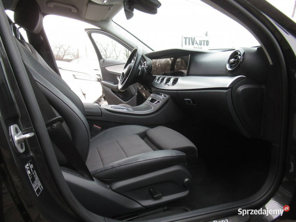 Mercedes E 220 BEZWYPADKOWY Pakiet AMG 4Matic ESP