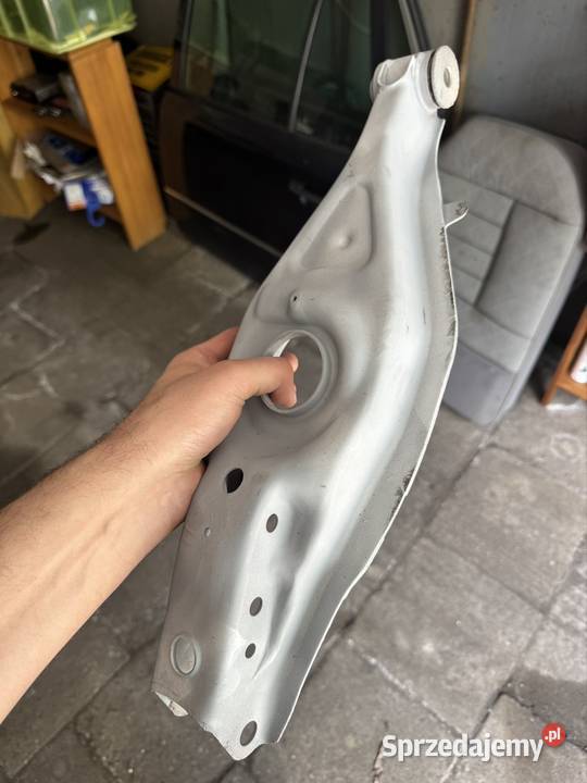 Wahacz dolny tył Mercedes w124 piaskowaniu i