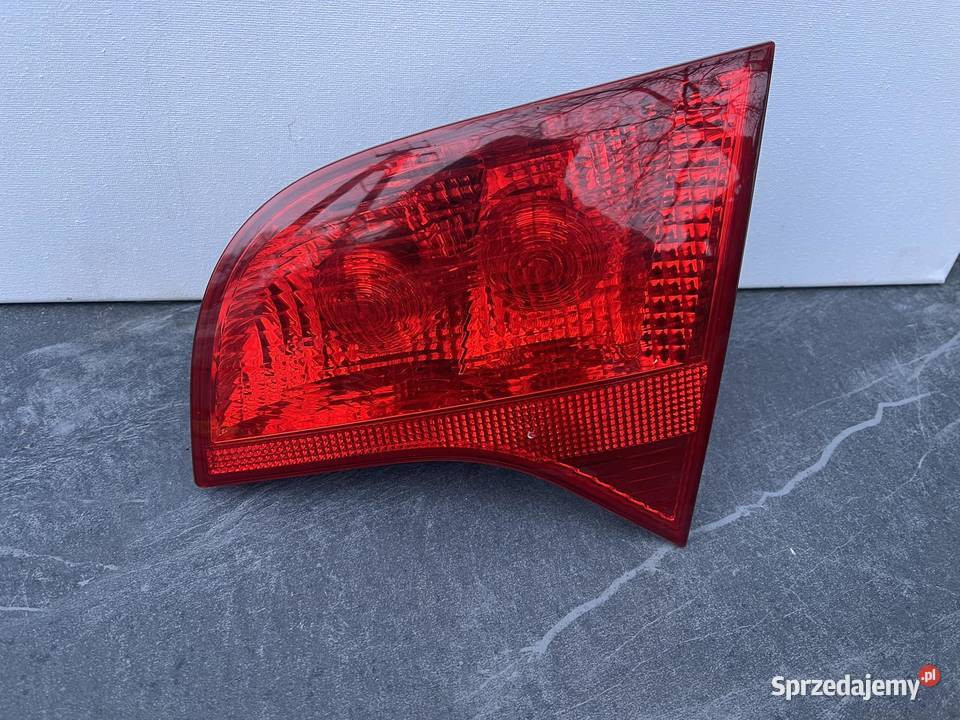 AUDI A4 B7 PRAWA LAMPA W KLAPĘ KOMBI wielkopolskie