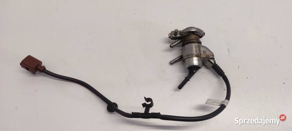 AUDI Q3 8U WTRYSKIWACZ ADBLUE 04L131113Q