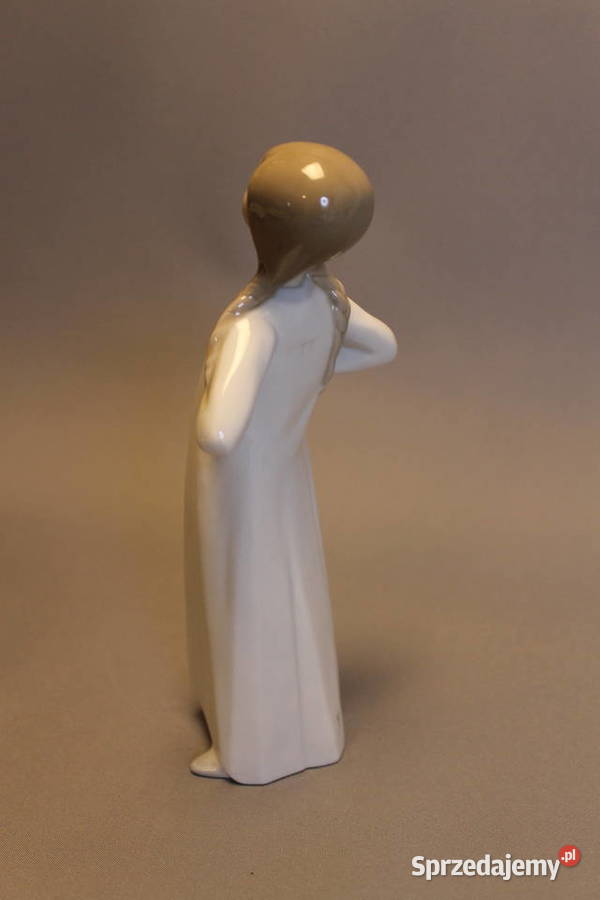 LLADRO Dziewczynka w nocnej koszuli zachodniopomorskie Dobrzany