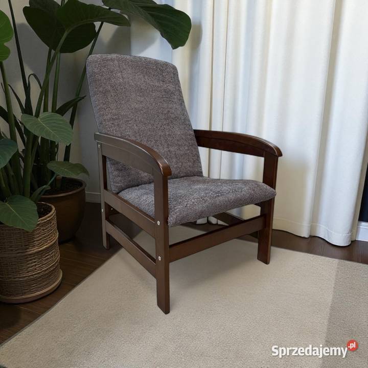Klasyczny fotel wypoczynkowy na drewnianym Tarchały Małe