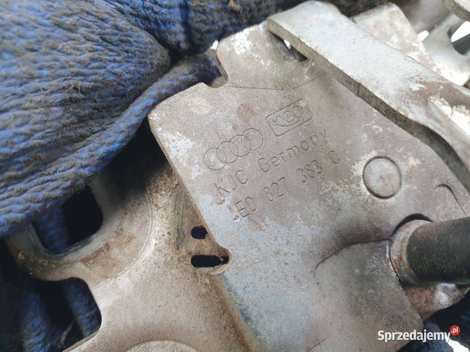DOCIĄG KLAPY AUDI A8 D3 4E0827383C Lipno