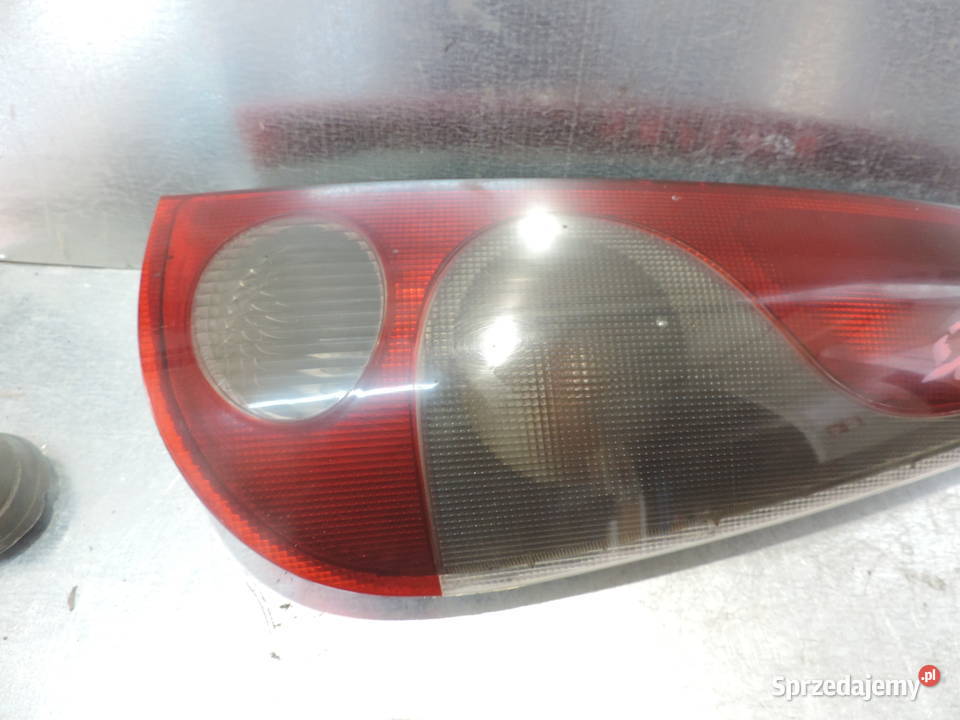 TOYOTA YARIS 1 VERSO LAMPA PRAWY TYŁ Nowy Sącz sprzedam