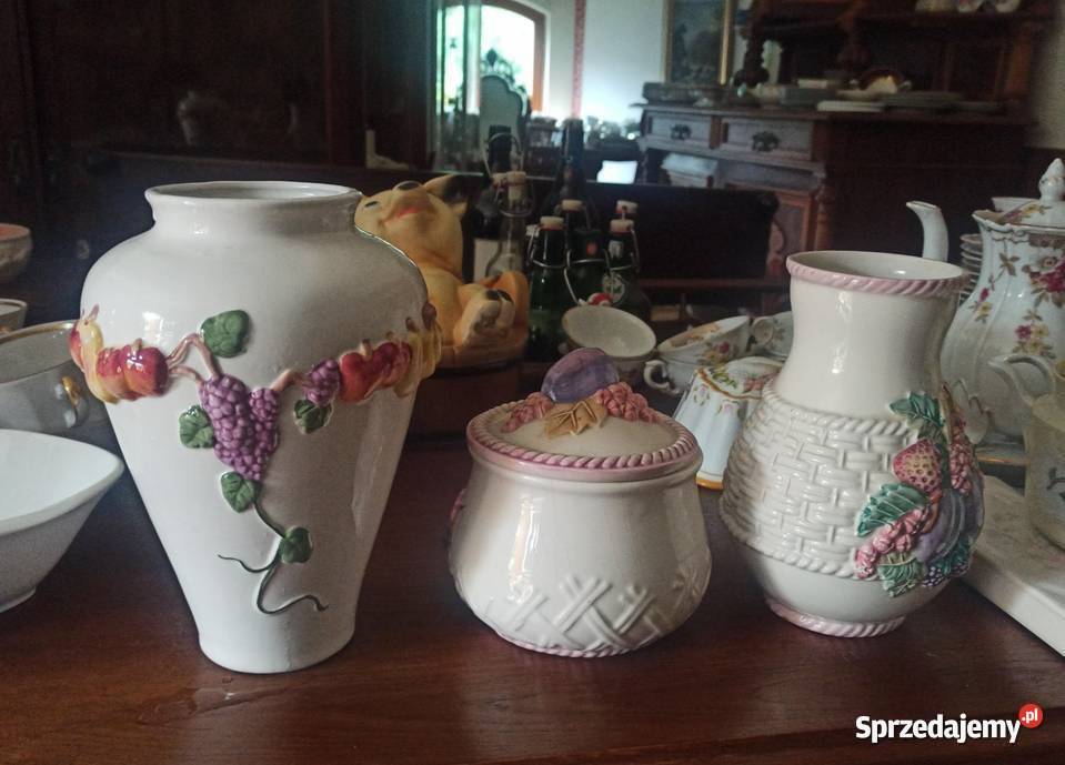 Pojemnik z truskawkami i śliwkami Gdańsk