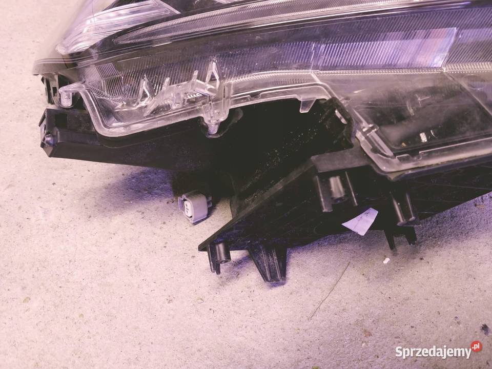 TOYOTA LAND CRUISER PRADO 150 18 LAMPA PRAWY osobowe Nowy Tomyśl