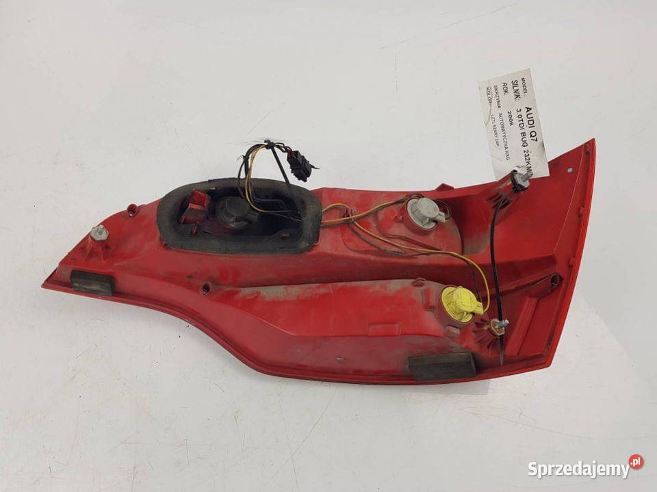 LAMPA LEWA TYŁ 4L0945093 Q7