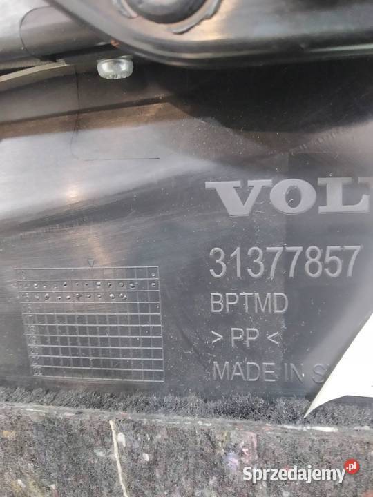 TAPICERKA BOCZEK BAGAŻNIKA LEWY TYŁ 39825155