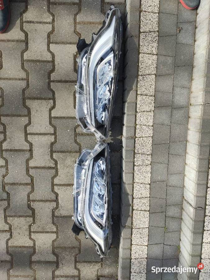 Lampa przód Yaris IV 4 osobowe Świercze