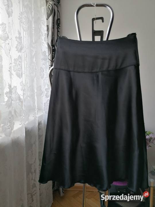 ROZKLOSZOWANA DŁUGA CZARNA SPÓDNICA Z WYSOKIM Rozmiar 38(M)