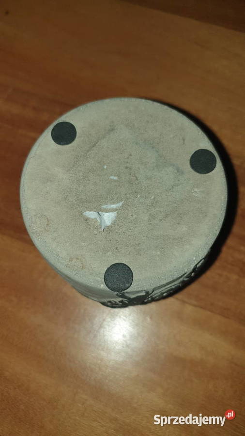 Betonowa świąteczna osłonka doniczka z reniferem Wyposażenie wnętrz