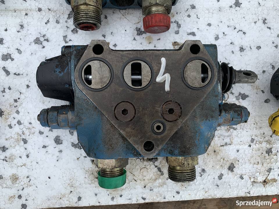 Sekcje rozdzielacza Rexroth Case 580 SR 695 SR Kosakowo sprzedam