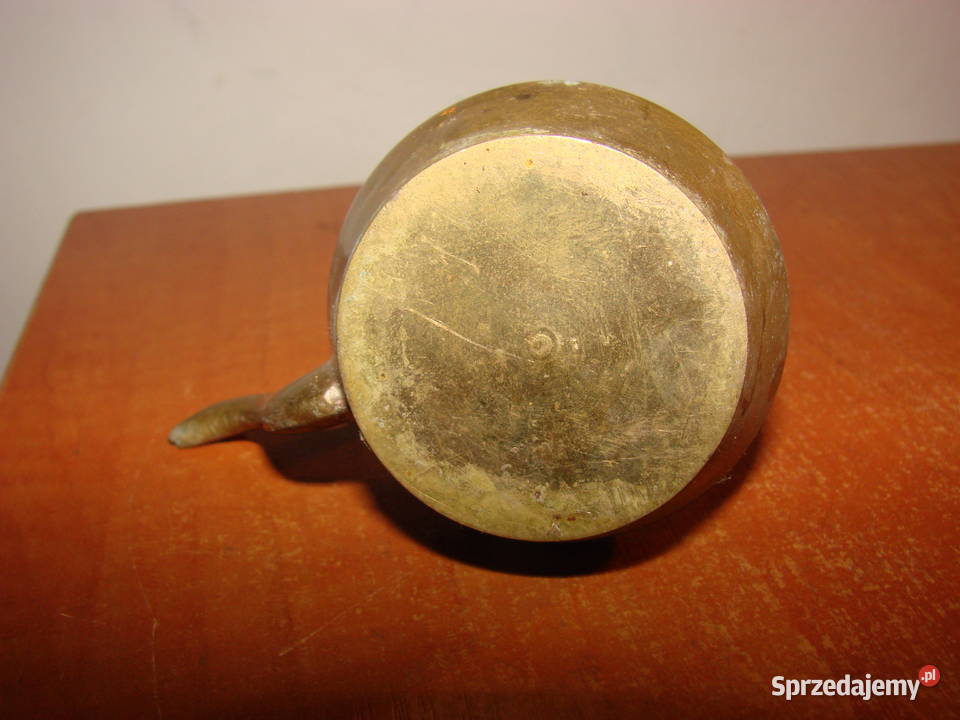 mały mosiężny czajniczek