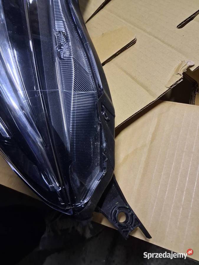 Sprzedam przednią lampę Nissan Micka k14 strony lewe śląskie Cieszyn