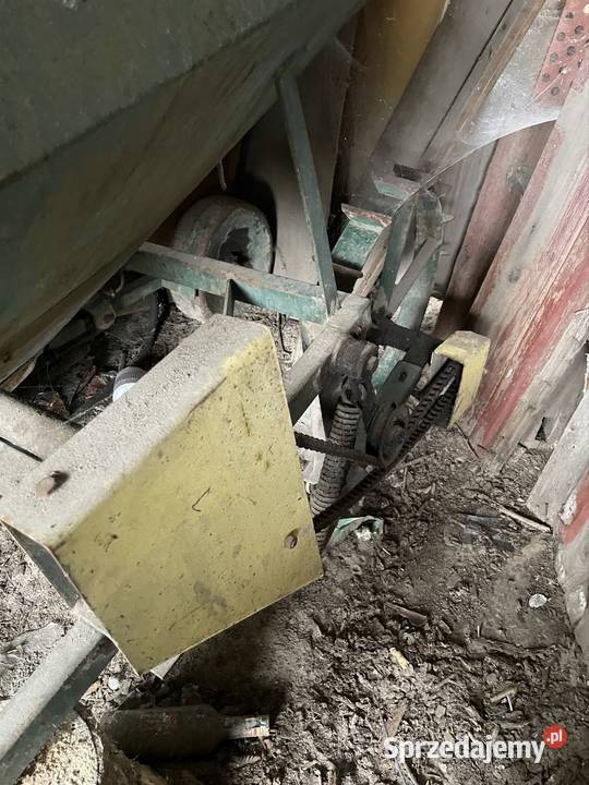 Sadzarka do ziemniaków na pług Stale