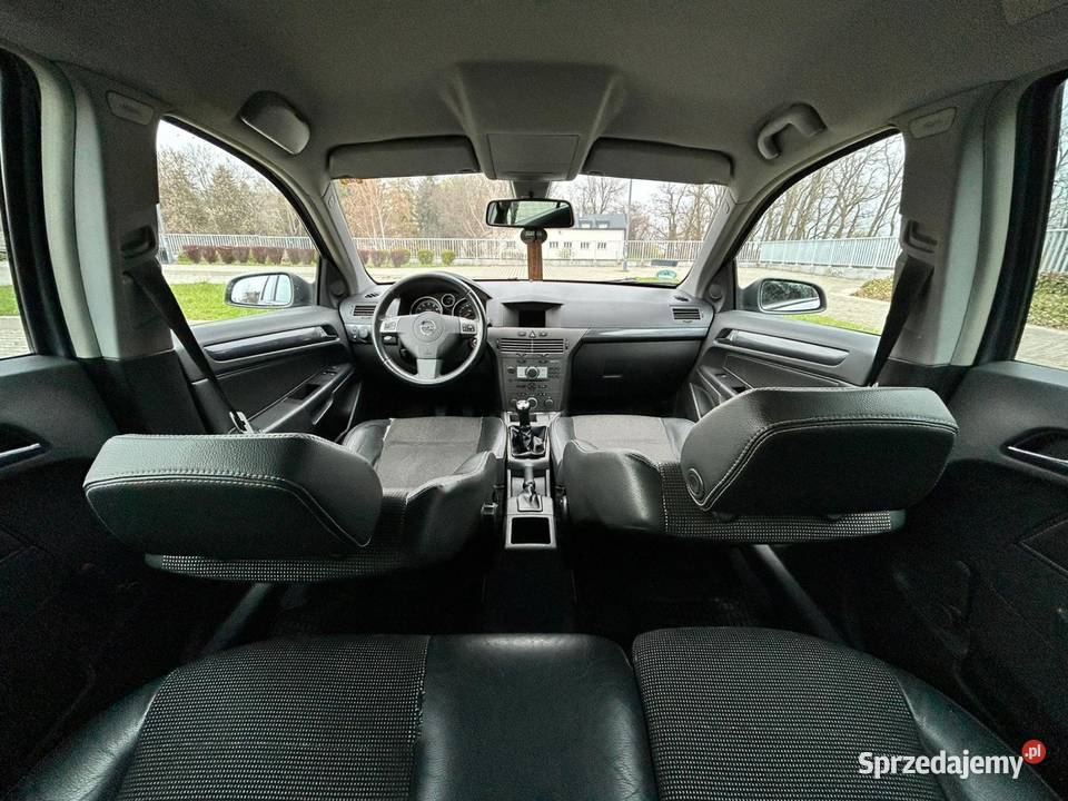 Opel Astra H 20 Turbo 2004r Klimatyzacja Rok produkcji 2004 Astra Rzeszów