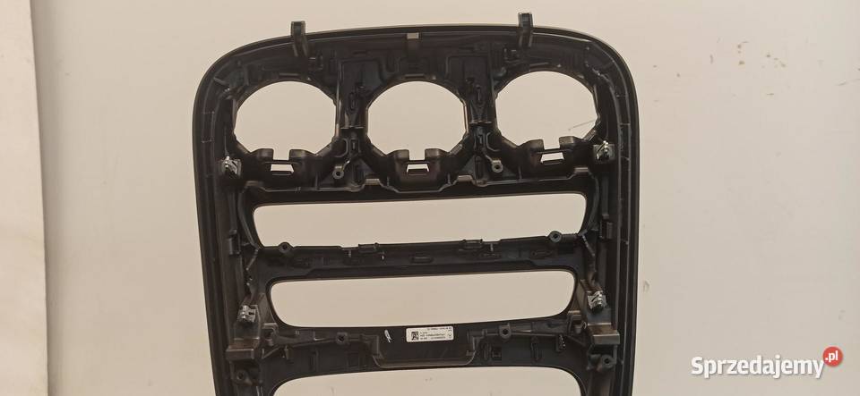 MERCEDES W205 RAMKA DEKOR TUNELU A2056805107 osobowe dolnośląskie