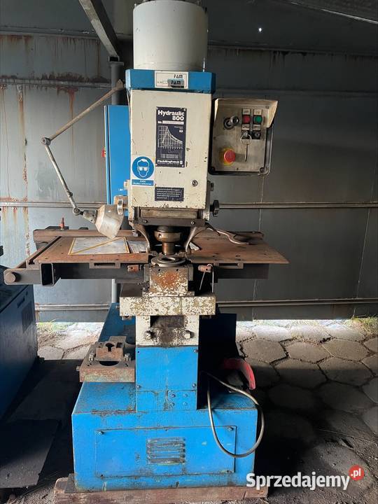 Hydrauliczna maszyna wykrawająca prasująca
