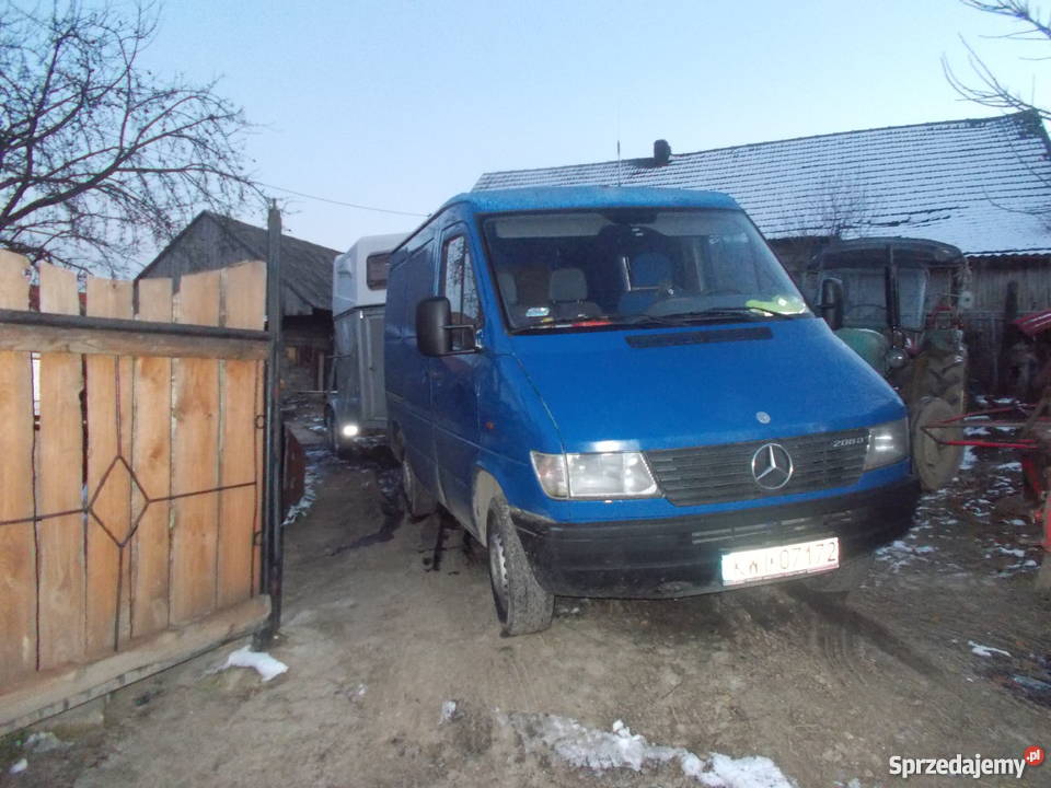 Mercedes Benz Sprinter 208 D niebieski