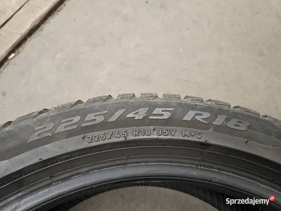 2 22545 R18 95V Pirelli Sotto Zero 3 2022r 660mm Samochodowe