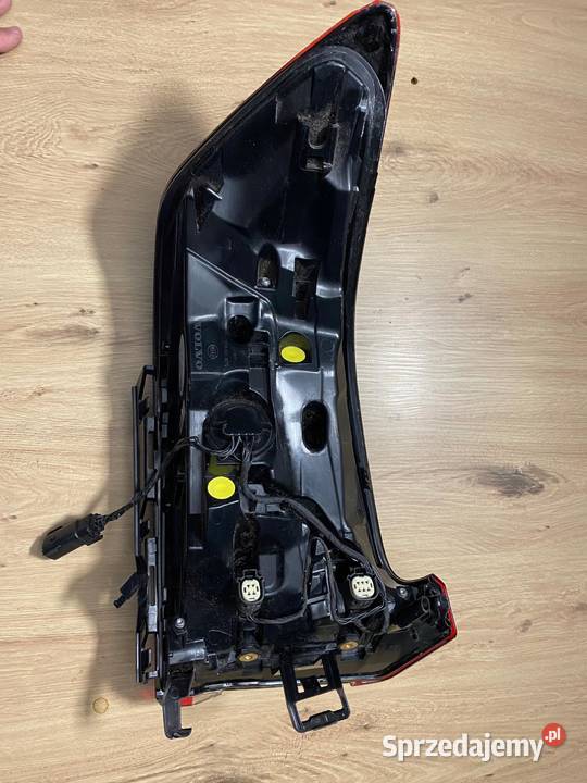 PRAWA LAMPA REFLEKTOR TYŁ LED VOLVO C40 32365667