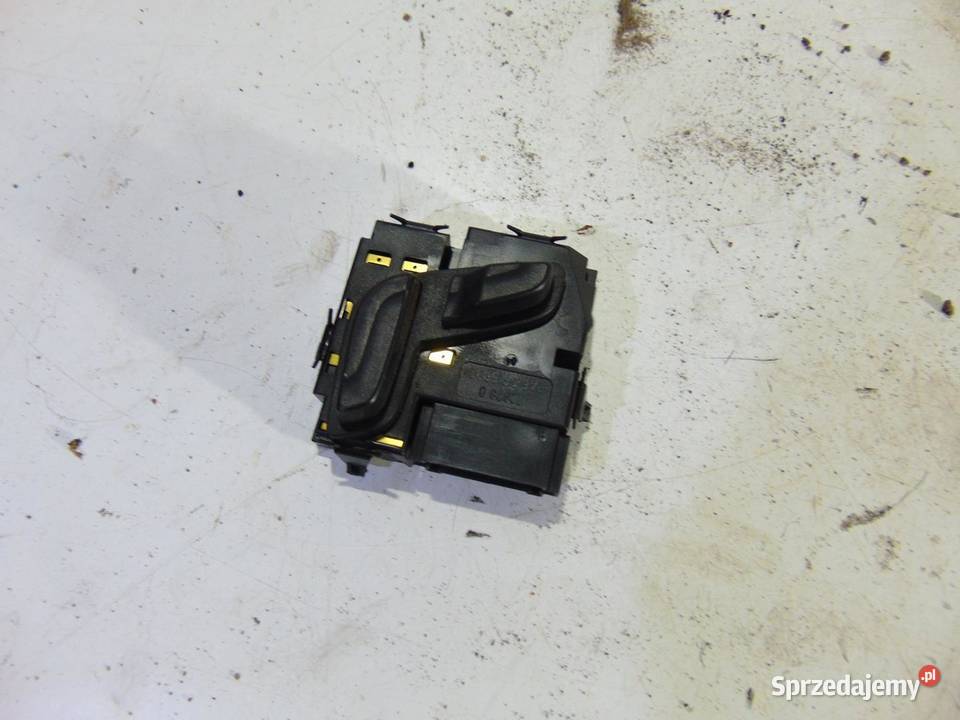 PANEL REGULACJI FOTELA PRAWY W212 A2048701958