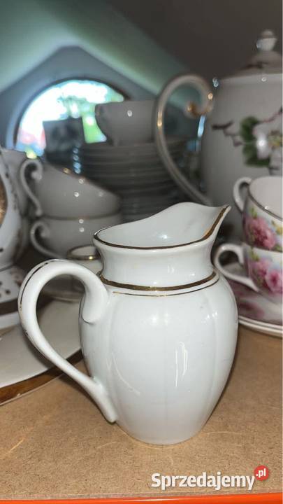 Mlecznik z białej porcelany BES Złocony na
