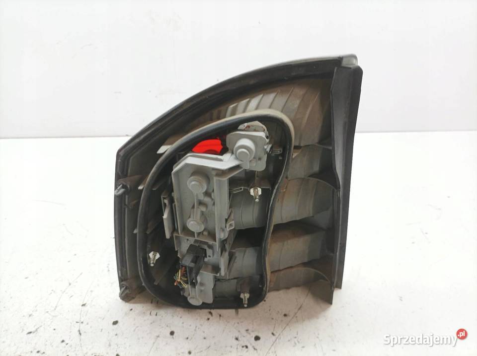 LAMPA TYŁ PRAWA LIFT Opel Vectra III 20022008 C Rok produkcji 2006 Motoryzacja