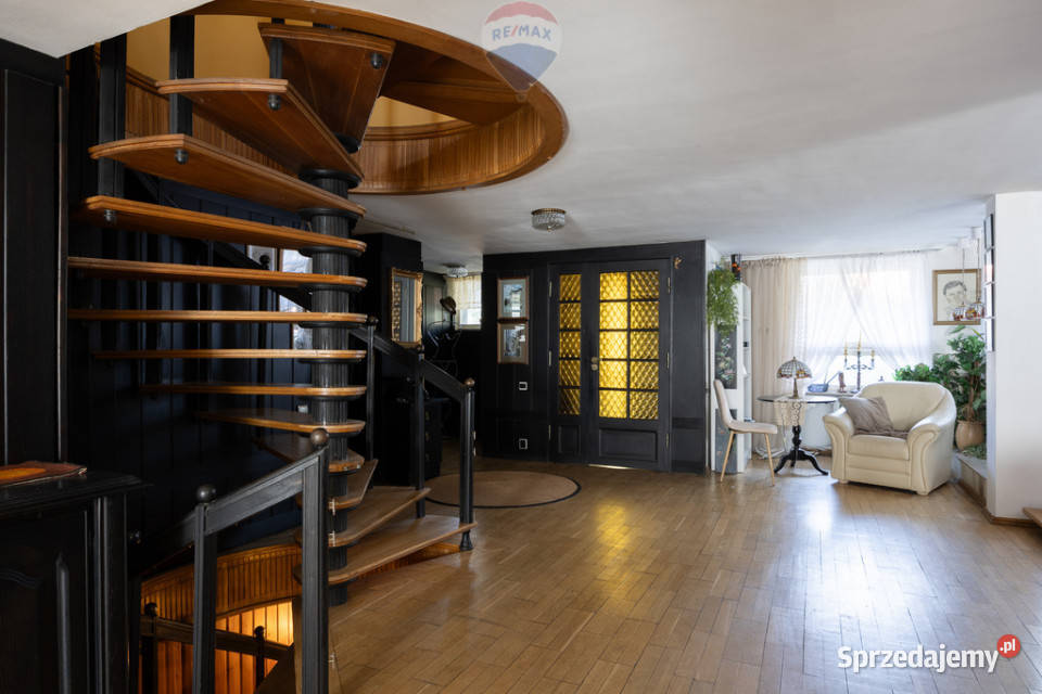 Wyjątkowy dom z antresolą w Puszczykowie Puszczykowo