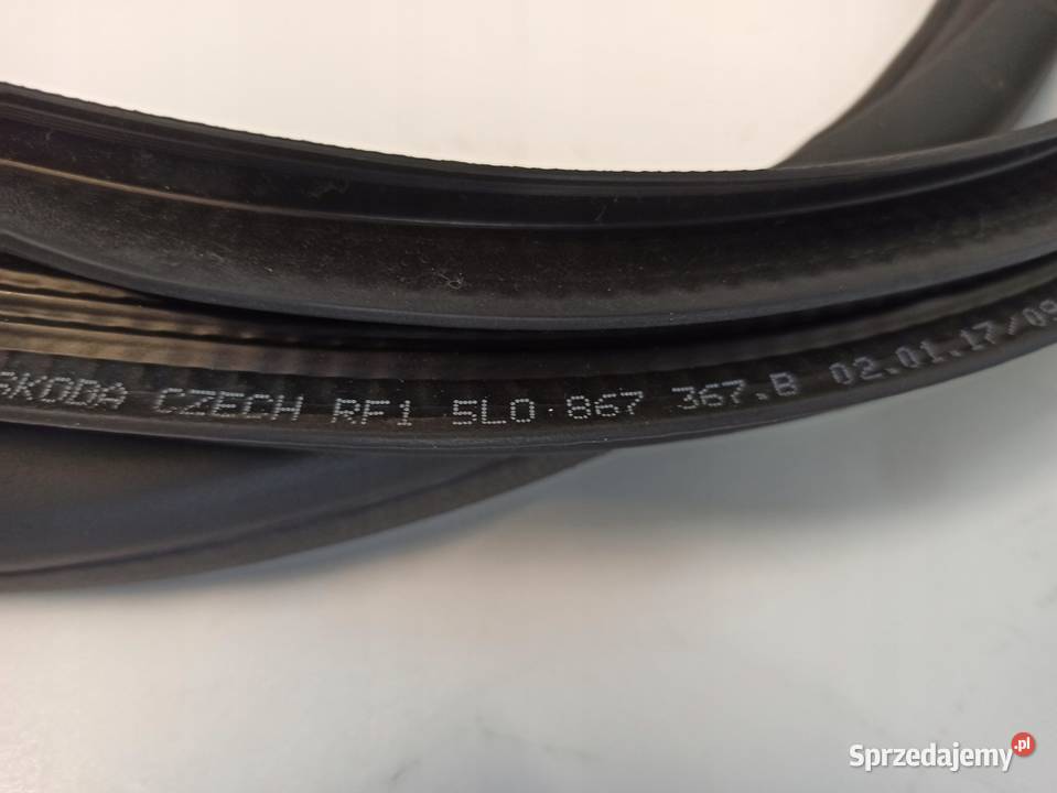 USZCZELKI SKODA YETI 5L0867367B 5L6827705F osobowe dolnośląskie